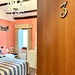 Alloggi Serena Couette-café 3*