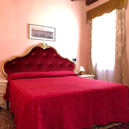 Alloggi Serena Couette-café 3*