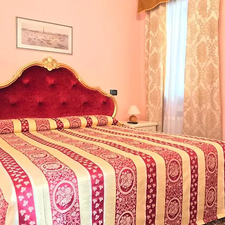 Alloggi Serena Couette-café 3*
