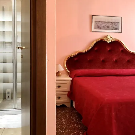 Alloggi Serena Bed & Breakfast 2*